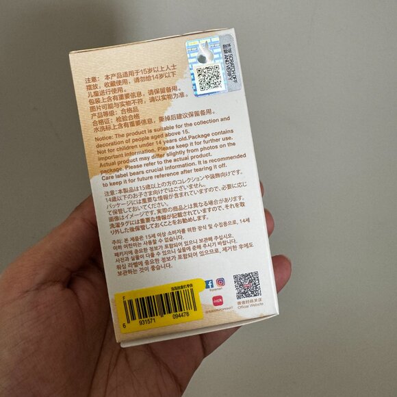 LABUBU - Pin for Love - "F" from POP MART - Picture 4 of 4